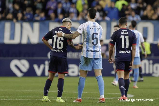 Davo y Gauto se lamentan tras el Málaga-Deportivo de La Coruña (Foto: LALIGA).