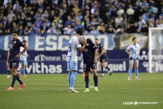 Davo y Gauto se lamentan tras el Málaga-Deportivo de La Coruña (Foto: LALIGA).