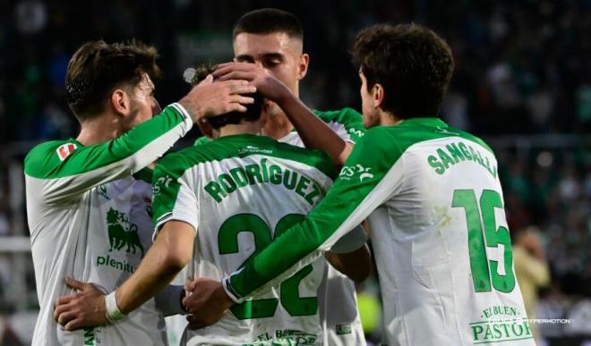 Celebración del Racing de Santander tras un gol al Racing de Ferrol (Foto: LALIGA).