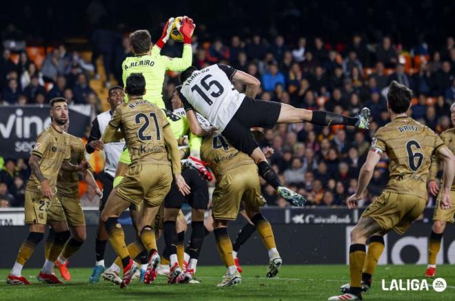 César Tárrega, ante la Real Sociedad (Foto: LALIGA).