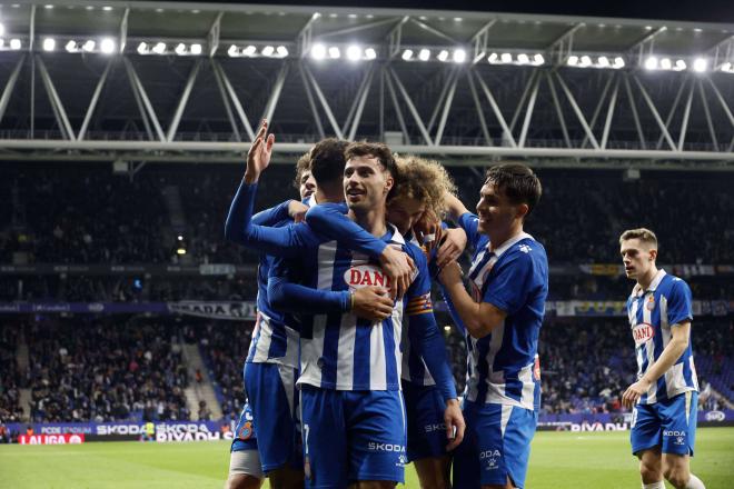 Javi Puado celebra su gol en el Espanyol-Valladolid (Foto: Cordon Press).