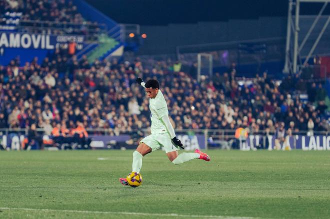 Alejandro Balde en el Coliseum (Cordon Press)