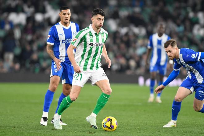 Marc Roca en el Betis-Alavés (foto: Kiko Hurtado).