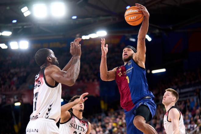 El Surne bilbao Basket se hundió ante un Barça que jugará la Copa (ACB Photo).