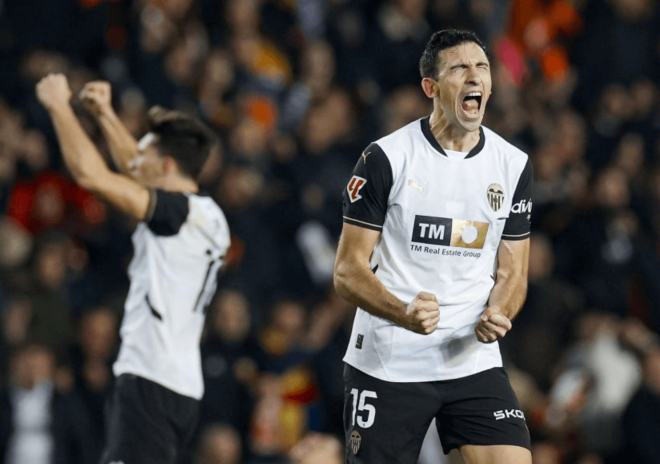 César Tárrega celebra una victoria del Valencia CF