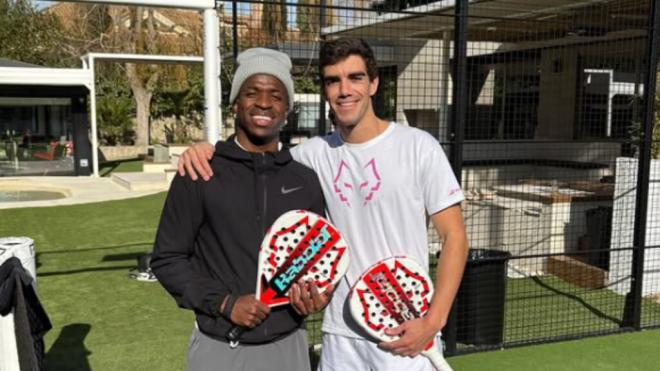 Vinicius junto a Juan Lebron (Foto: Instagram Juan Lebron)