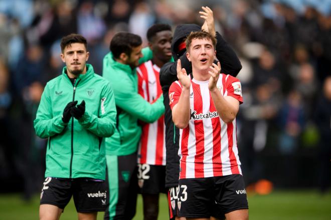 Mikel Jauregizar y Nico Serrano celebran la victoria ante el Celta en Balaídos (Foto: Athletic Club).