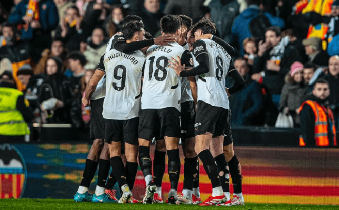 Piña ante la Real Sociedad (Foto: Valencia CF).