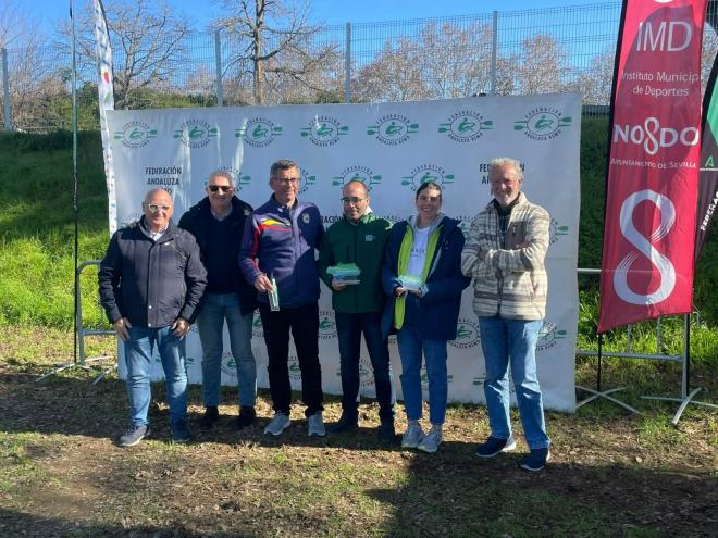 Imagen de los premiados tras celebrarse una nueva edición del Campeonato de Andalucía de larga distancia de remo.