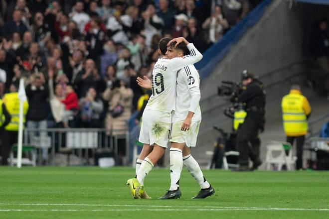 Raúl Asencio y Dani Ceballos durante un partido esta temporada (Cordon Press)