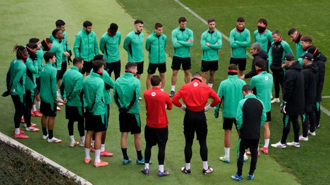 Charla motivadora de la plantilla en Lezama (Foto: Athletic Club).