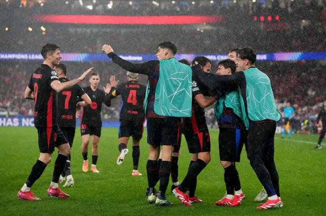 Los jugadores del Barcelona celebran uno de los goles ante el Benfica (FOTO: Cordón Press).