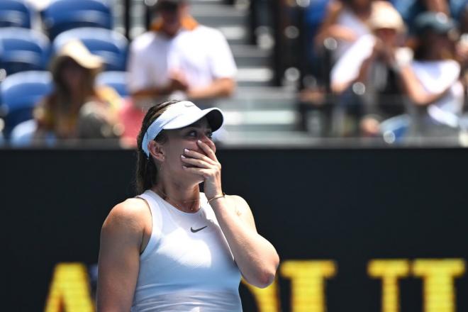 Paula Badosa celebra su triunfo ante Coco Gauff en el Open de Australia (Foto: EFE).