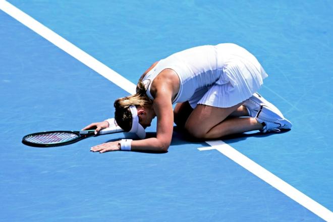 Paula Badosa celebra su triunfo ante Coco Gauff en el Open de Australia (Foto: EFE).