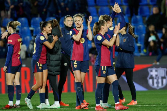 Las jugadoras del Barça celebran la victoria ante el Atlético en la Supercopa (FOTO: EFE).