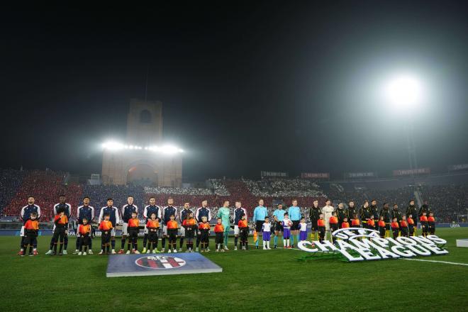 El mosaico del Renato Dall'Ara antes del Bolonia-Borussia Dortmund (Foto: Cordon Press).