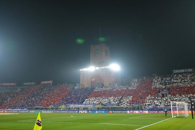 El mosaico del Renato Dall'Ara antes del Bolonia-Borussia Dortmund (Foto: Cordon Press).