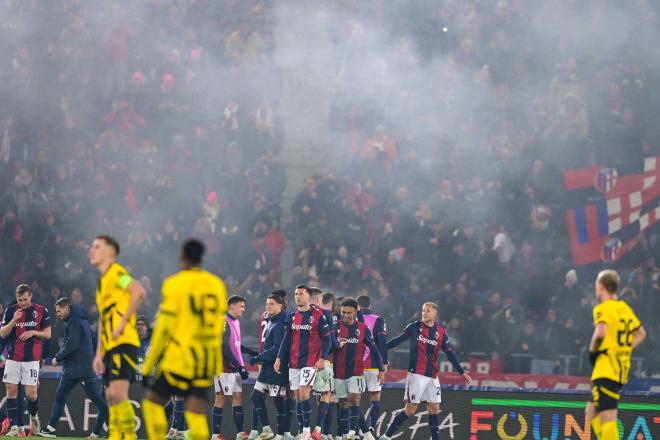 Celebración de un gol del Bolonia ante el Borussia Dortmund (Foto: Cordon Press).