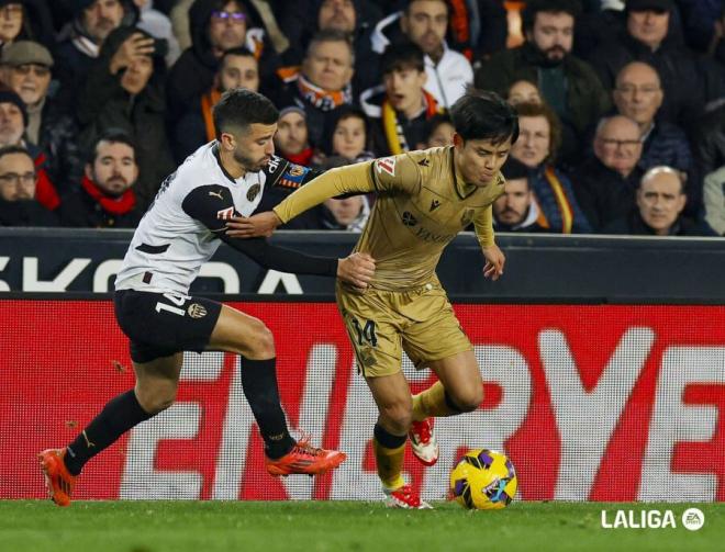 Take Kubo, ante el Valencia CF (Foto: LALIGA).