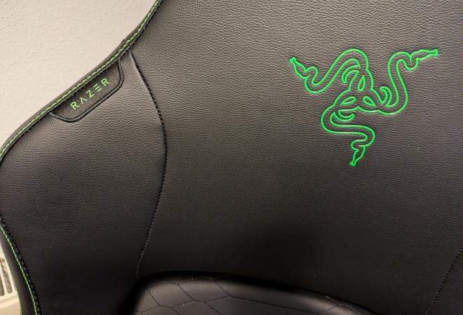 Razer Iskur V2