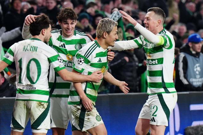 Los jugadores del Celtic de Glasgow celebran un gol ante el Young Boys (Foto: Cordon Press).