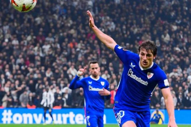 Acción de Unai Gómez, ante el Besiktas en Estambul (Foto: Athletic Club).