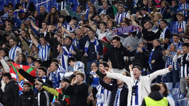 La afición txuri urdin en la grada ante la Lazio en Roma (Foto: Real Sociedad).