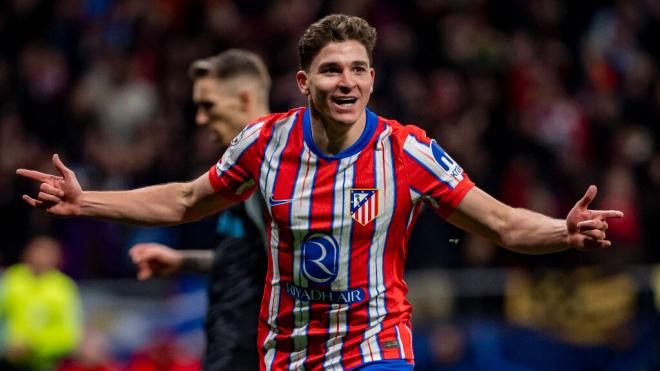 Julián Álvarez celebra un gol frente al Leverkusen (Cordon Press)