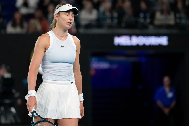 Paula Badosa se lamenta en el partido ante Aryna Sabalenka en Australia (Foto: Cordon Press).