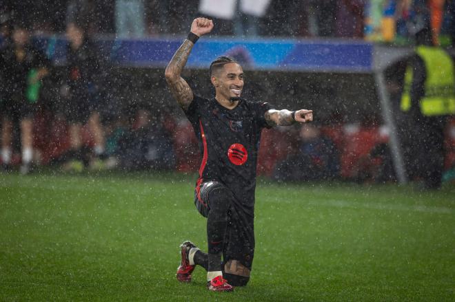 Raphinha celebrando uno de sus goles contra el Benfica (Cordon Press)