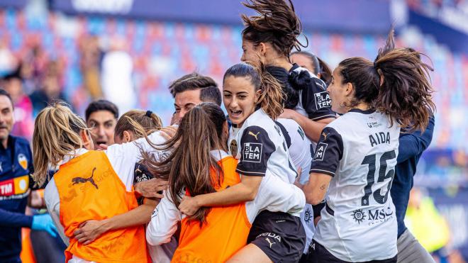 El Valencia CF Femenino celebra un gol