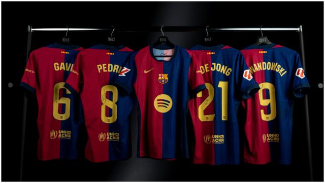 Las camisetas firmadas de los jugadores del Barca que irán destinadas a la recaudación por la DANA. (Foto: FCB)