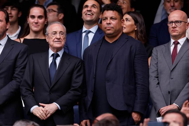 Ronaldo Nazario con Florentino Pérez (Cordon Press)