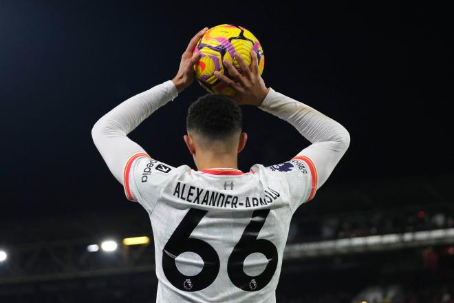 Alexander-Arnold en un partido con el Liverpool (Cordon Press)