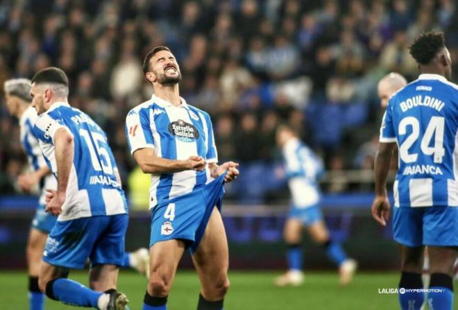 Pablo Martínez lamentándose de una ocasión en el Deportivo-Levante (Foto: LALIGA).