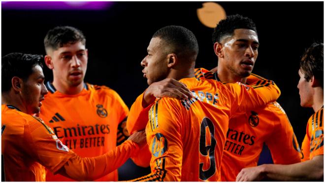 Kylian Mbappé celebrando su gol con sus compañeros. (Foto: Cordon Press)