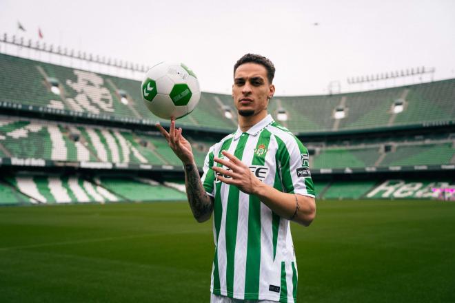 Antony, con la camiseta del Real Betis (Foto: RBB).