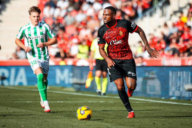 Larin y Jesús Rodríguez, en el Mallorca-Betis (Foto: Cordon Press).