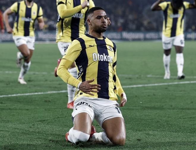 En-Nesyri celebra uno de sus goles de este domingo (Foto: Fenerbahçe).