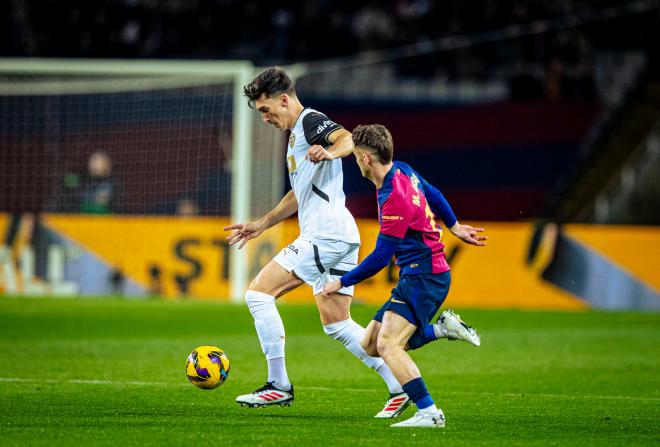 Pepelu, ante el FC Barcelona (Foto: Valencia CF).