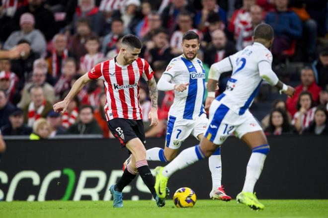 Toque del reaparecido Oihan Sancet ante el CD Leganés en San Mamés (Foto: Athletic Club).