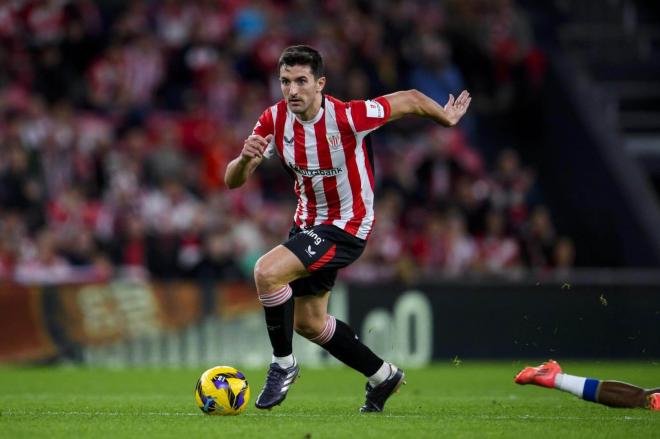 Carrera del central Dani Vivian en el empate ante el CD Leganés en el campo de San Mamés (Foto: Athletic Club).