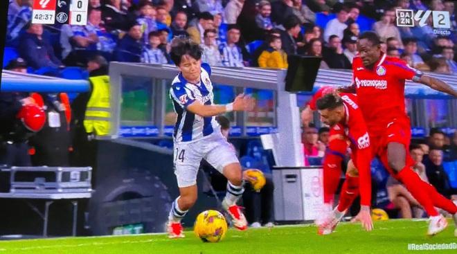 A Kubo se le cae la bota en el Real Sociedad-Getafe.