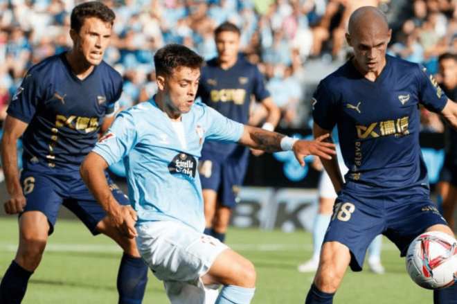 Fran Beltrán ante Gudiri en Balaídos (Foto: LaLiga).