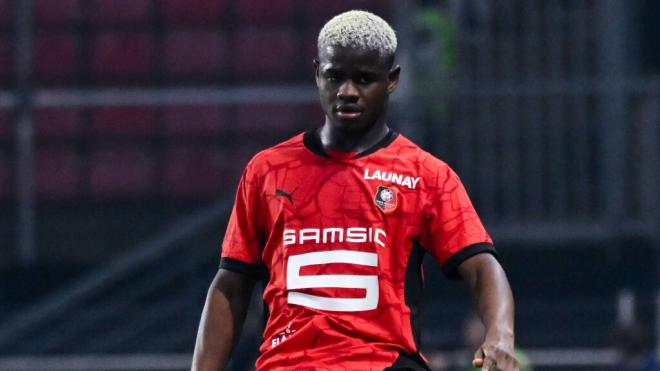 Mikayil Faye, en un partido con el Stade Rennais F. C. (Cordon Press)