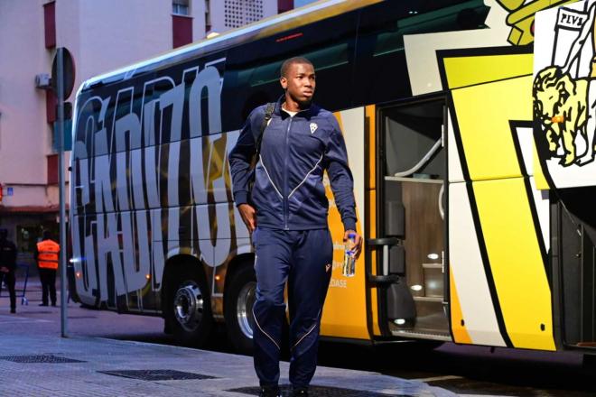 Diakité, a su llegada al estadio (Foto: Cádiz CF).