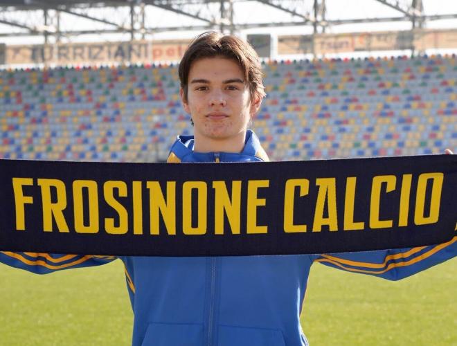 Isak Vural, en su presentación con el Frosinone.