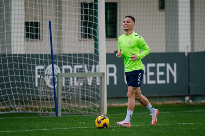 Antony en la Ciudad Deportiva Luis del Sol (foto: RBB).