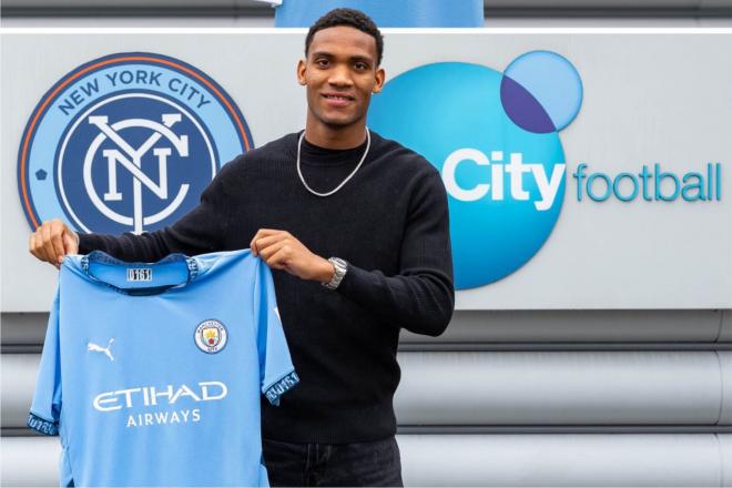 Christian McFarlane ficha por el Manchester City.