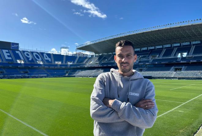 Manu Molina posa en La Rosaleda para ElDesmarque. (Foto: A.F.L)